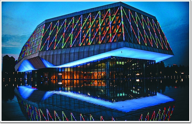 哈尔滨音乐厅幕墙玻璃工程实景图1