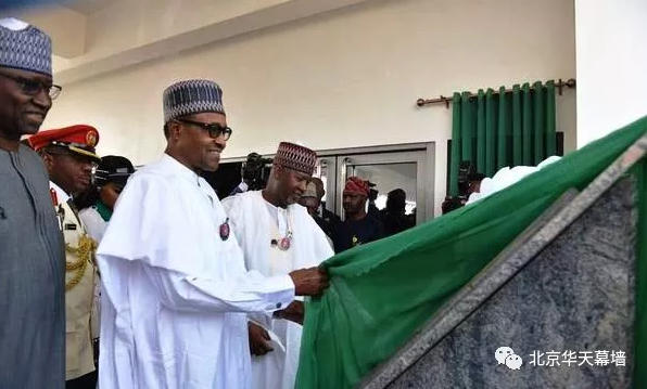 尼日利亚总统布哈里为新航站楼揭牌