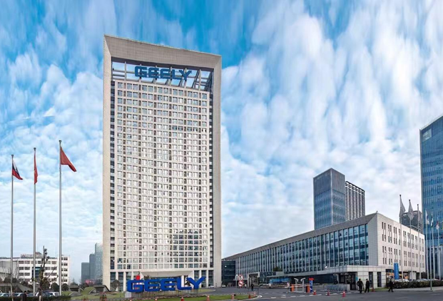 业明华完成北京吉利大厦高空幕墙玻璃更换